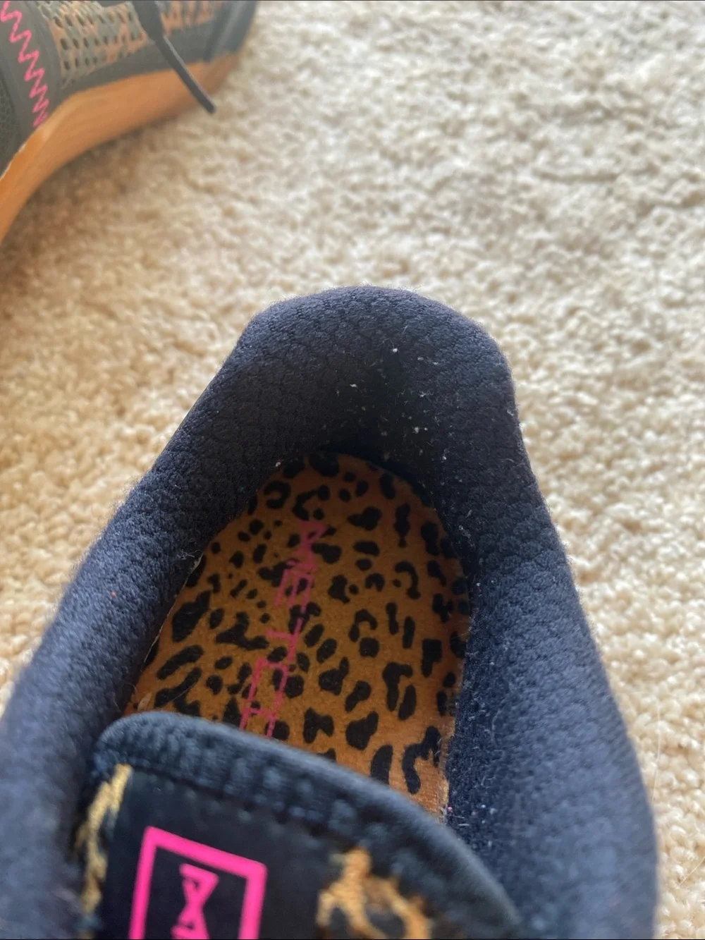 Nike Women’s Metcon Size8 Leopard-Print Sneakers with Black Trim and Gold - Picture 6 of 7